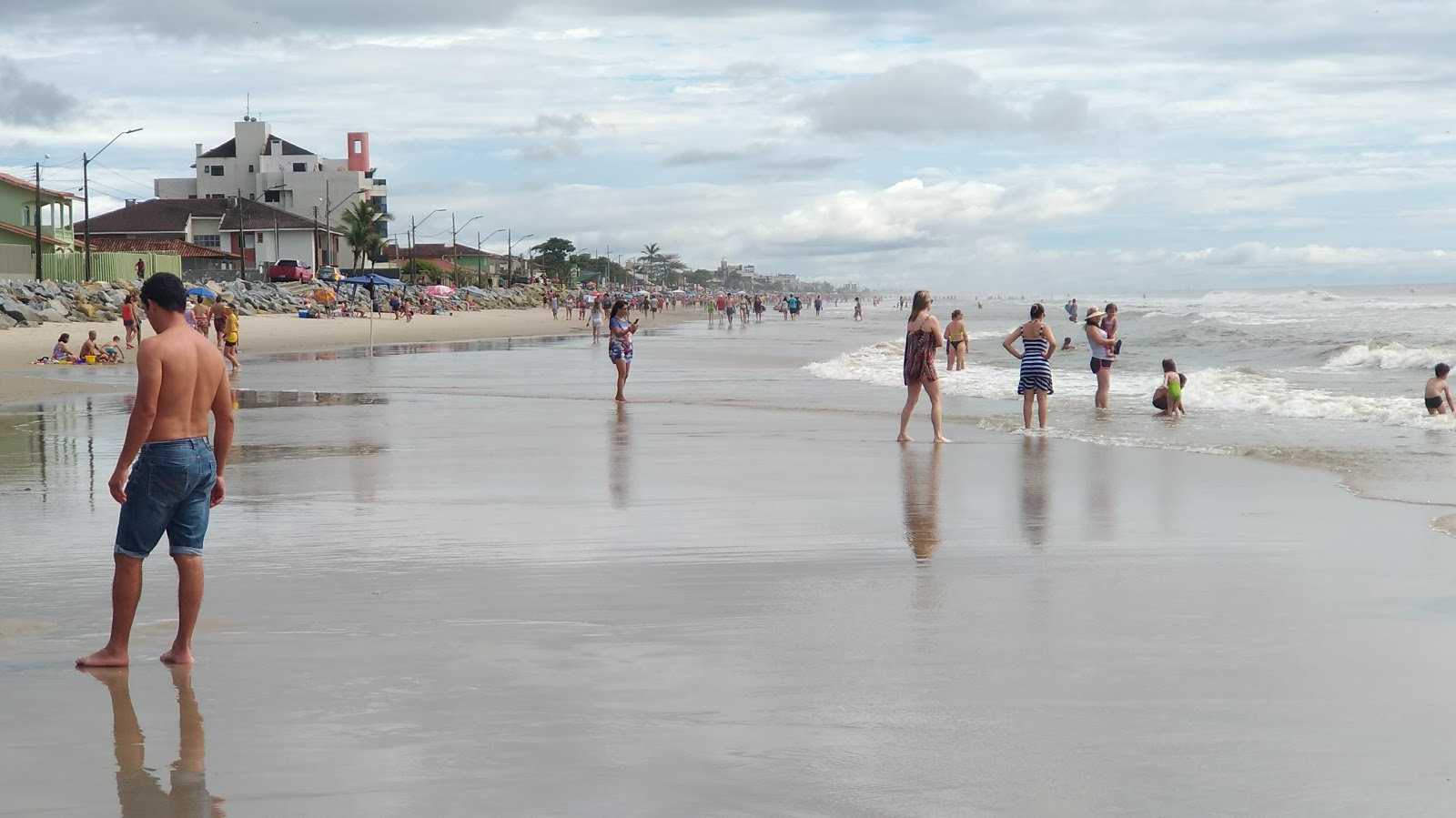 Foto de Praia de Riviera - lugar popular entre os apreciadores de relaxamento