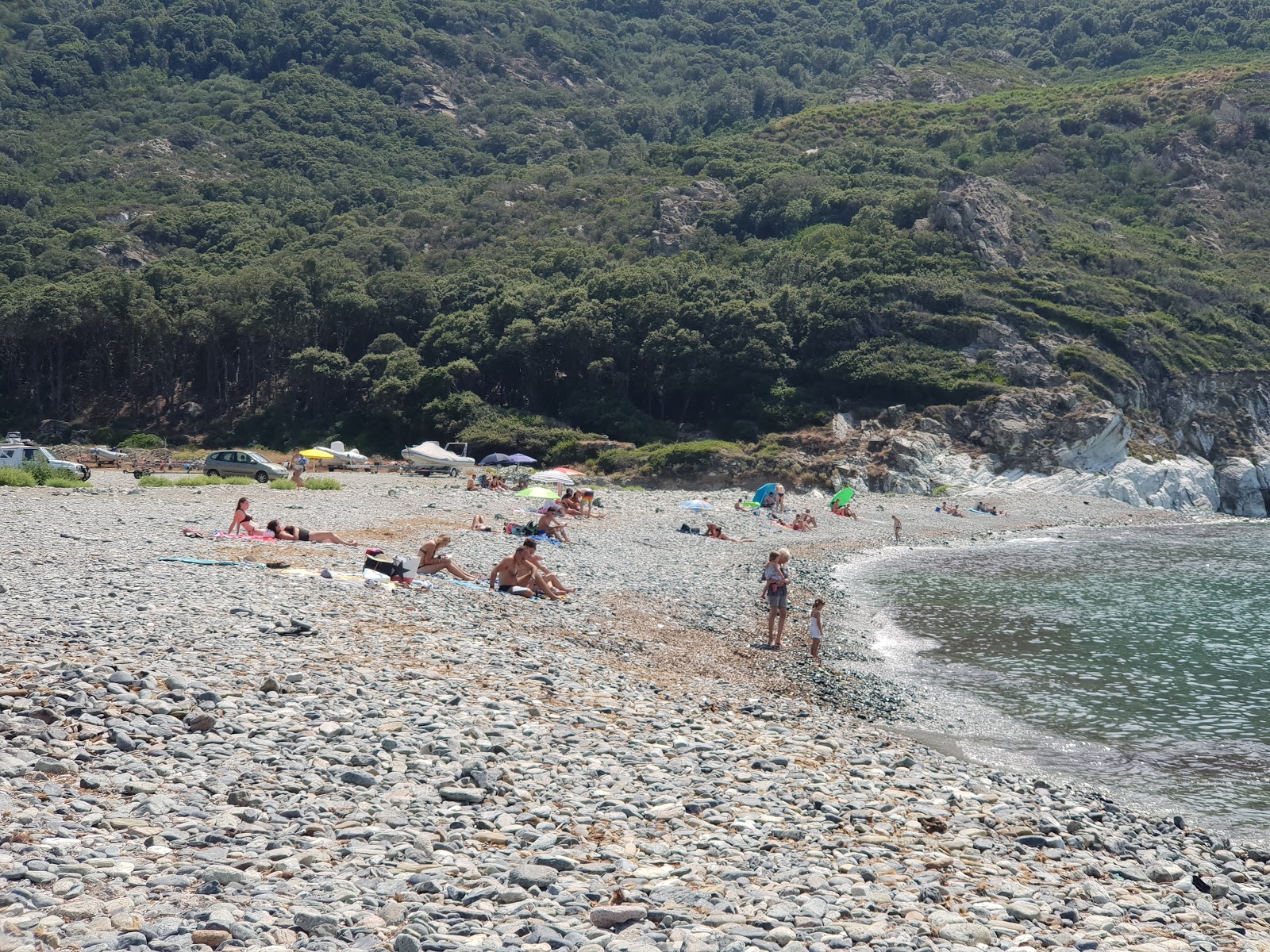 Zdjęcie Giottani beach z powierzchnią turkusowa czysta woda