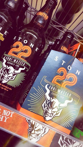 Liquor Store «The Red Barn Liquor», reviews and photos, 1760 W 6th St #101, Corona, CA 92882, USA