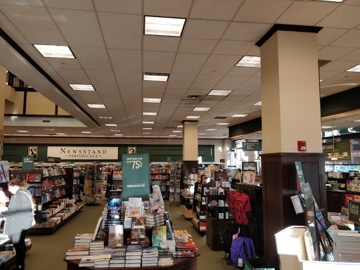 Book Store «Barnes & Noble», reviews and photos, 47 E Chicago Ave, Naperville, IL 60540, USA