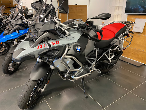 Motorcycle Dealer «BMW, Indian, and Slingshot Woodlands», reviews and photos, 198 Ed English Dr, Shenandoah, TX 77385, USA