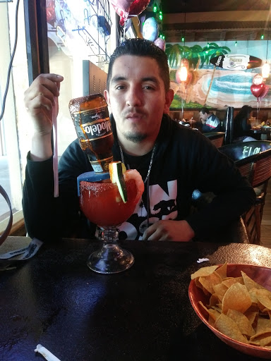 Shopping Mall «South Valley Plaza Shopping Center», reviews and photos, 6940 Chestnut St, Gilroy, CA 95020, USA