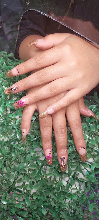 Garden Nails