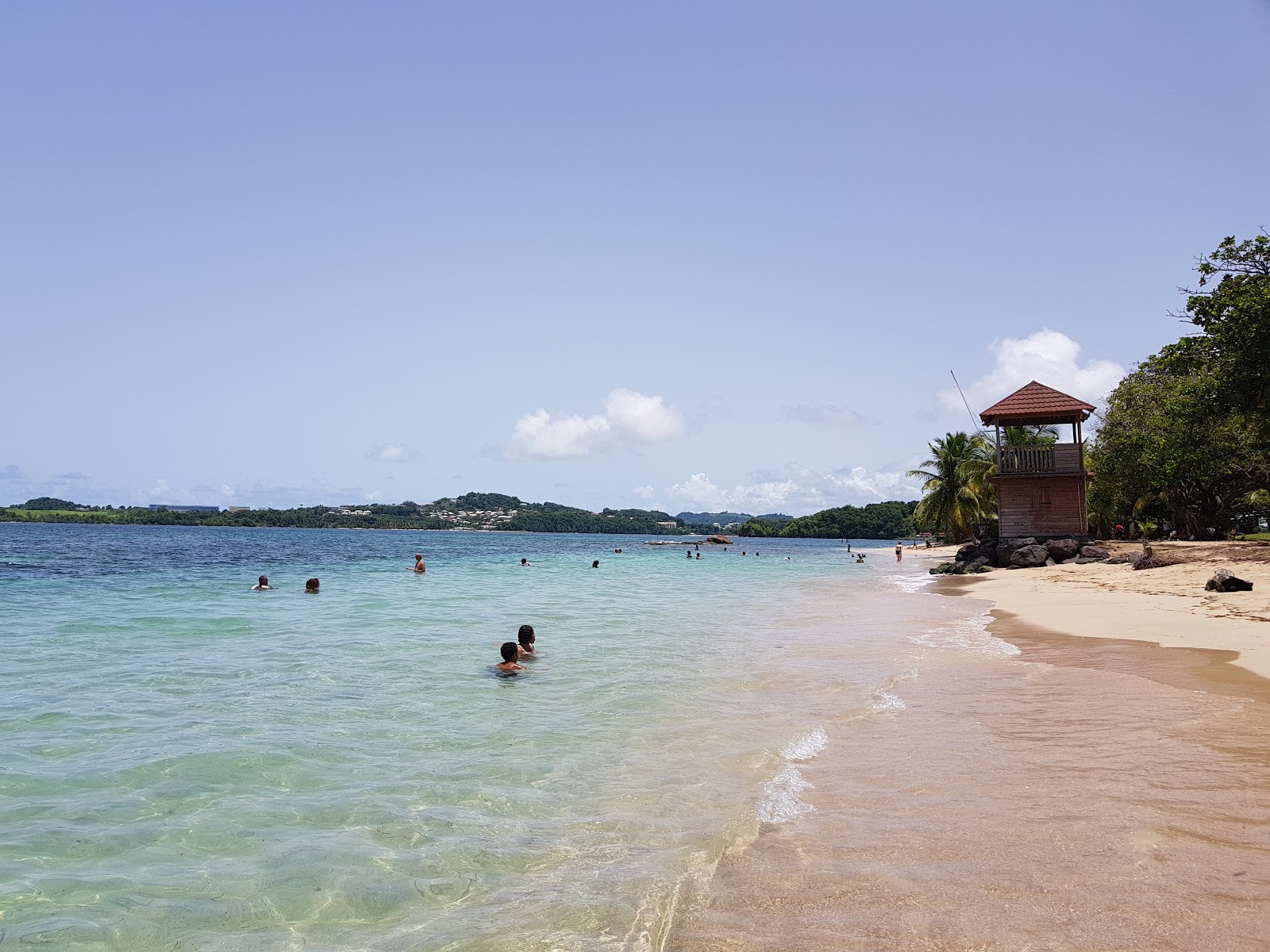 Foto de Plage de Trinite com areia brilhante superfície