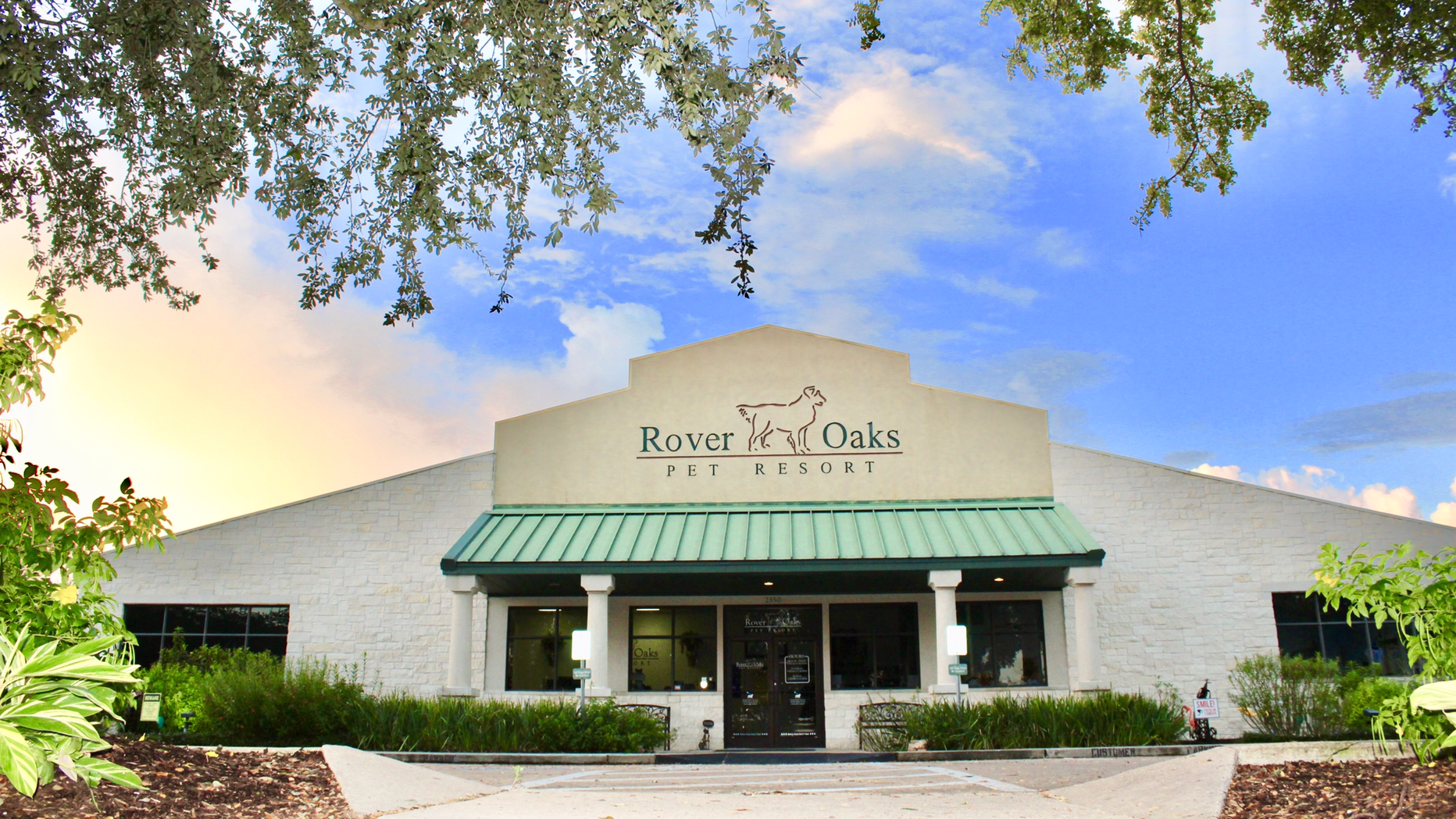 Rover Oaks Pet Resort, Katy