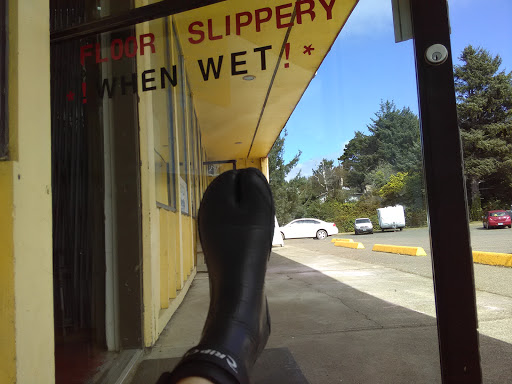 Laundromat «Posh Wash. Laundromat With Drop Off Laundry Service», reviews and photos, 660 SW Hwy 101, Lincoln City, OR 97367, USA