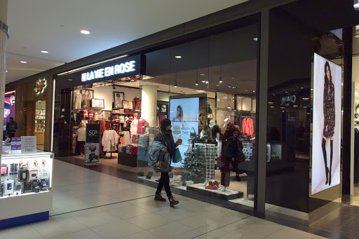 La Vie en Rose Toronto Eaton Centre