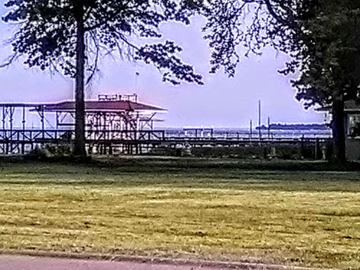 Memorial Park «Veterans Memorial Park», reviews and photos, 32400 Jefferson Ave, St Clair Shores, MI 48082, USA