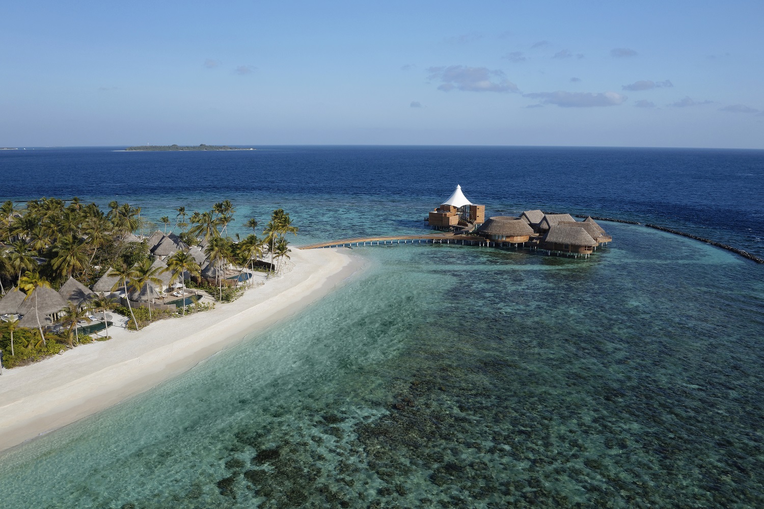 Thiladhoo Adası Plajı'in fotoğrafı çok temiz temizlik seviyesi ile