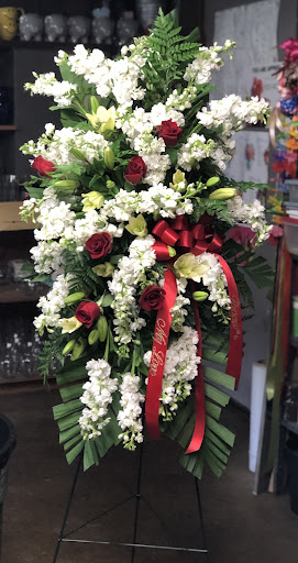 Florist «Raindrops N Roses», reviews and photos, 530 E Broadway St, Shelbyville, IN 46176, USA