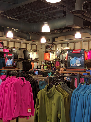 Clothing Store «The North Face Outlet», reviews and photos, 8225 Vineland Ave, Orlando, FL 32831, USA