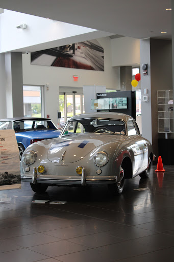 Porsche Dealer «Porsche of Tysons Corner», reviews and photos, 8601 Westwood Center Dr, Vienna, VA 22182, USA