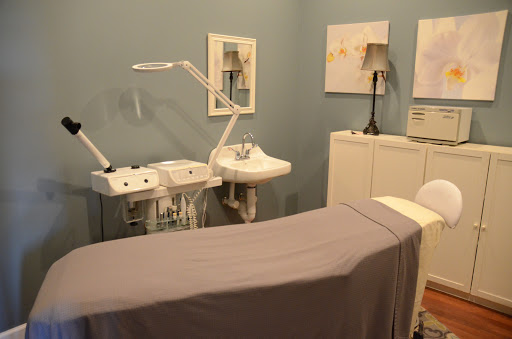 Beauty Salon «Divas Salon & Spa», reviews and photos, 707 W Jefferson St, Shorewood, IL 60404, USA