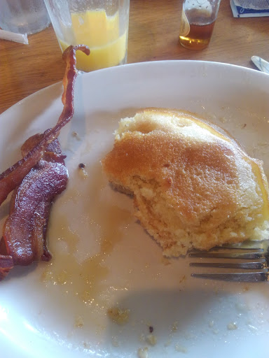 American Restaurant «Cracker Barrel Old Country Store», reviews and photos, 213 Indian Lake Blvd, Hendersonville, TN 37075, USA