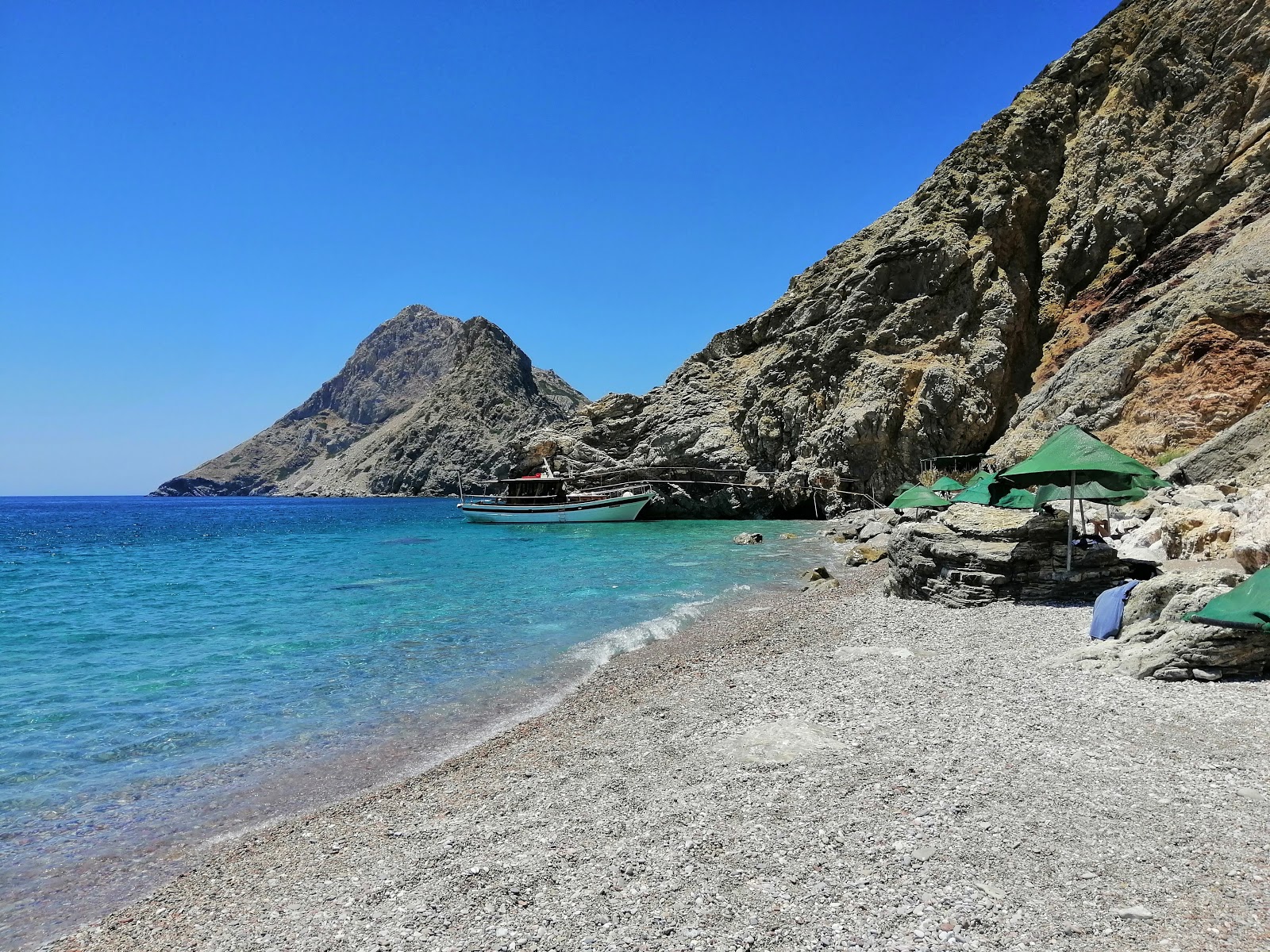 Zdjęcie Paximadia beach z powierzchnią szary kamyk