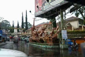 PerTigaan Taman Safari Indonesia image