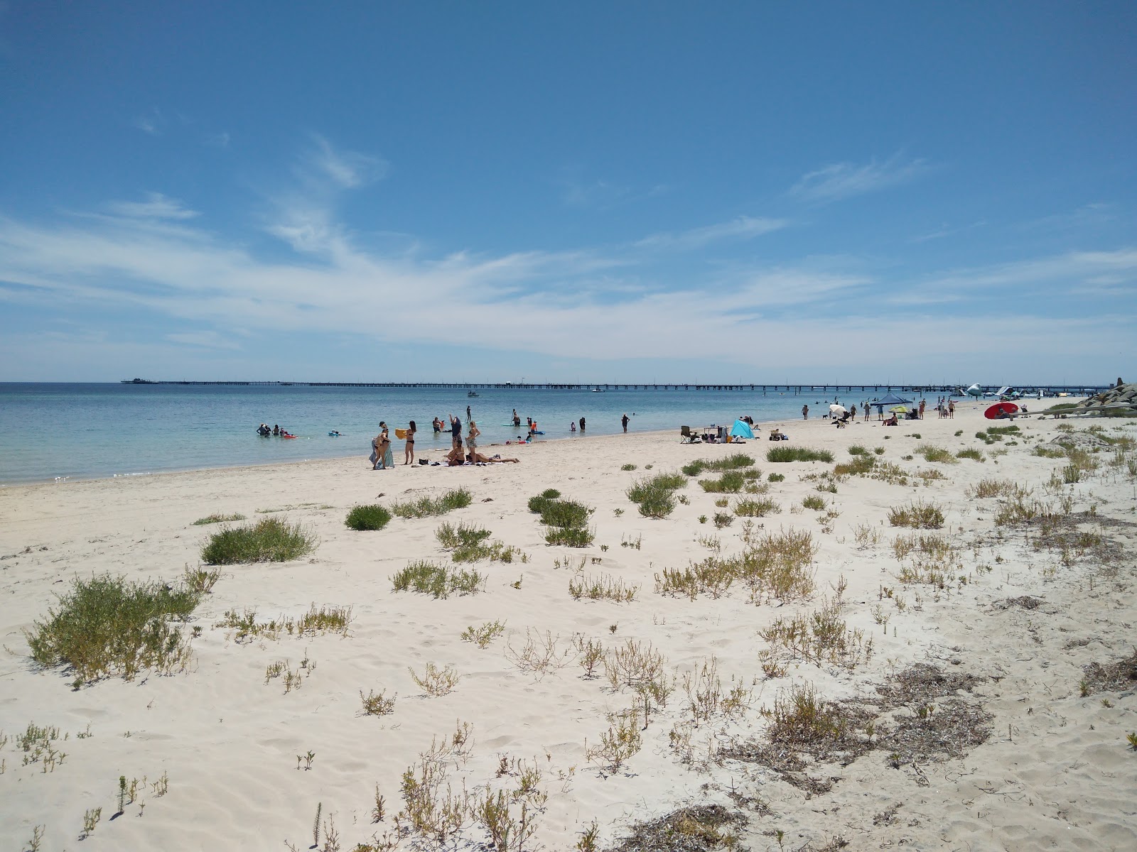 Foto di Geographe Bay con una superficie del sabbia fine e luminosa