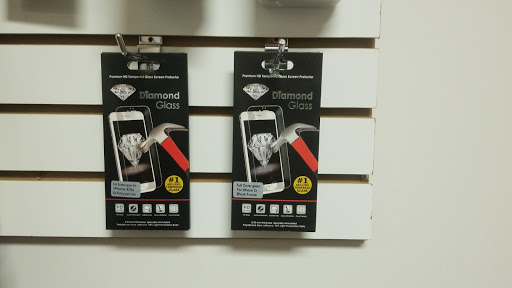 Cell Phone Store «I Phone Plus Repair», reviews and photos, 2500 Bardstown Rd #5, Louisville, KY 40205, USA