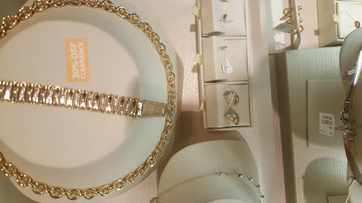 Jewelry Store «Kay Jewelers Outlet», reviews and photos, 901 Premium Outlets Dr, Monroe, OH 45050, USA
