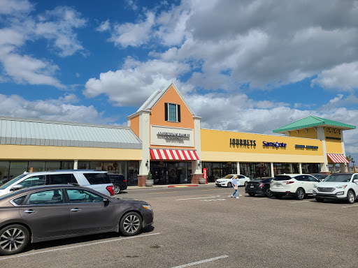 Tanger Outlet Gonzales, 2100 Tanger Blvd, Gonzales, LA 70737, USA, 