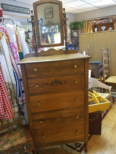 Antique Store «Antiques & Rusty Relics», reviews and photos, 3570 Fancher Rd, Holley, NY 14470, USA