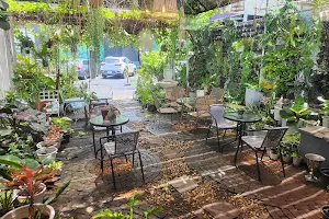 Iris Café Nimman image