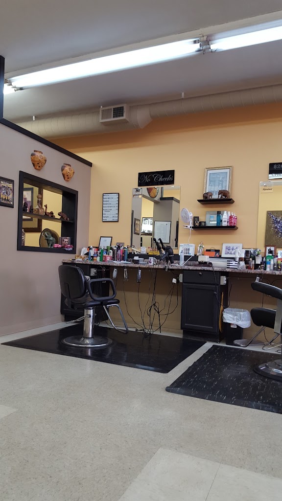 Loreta's Hair Salon 44095