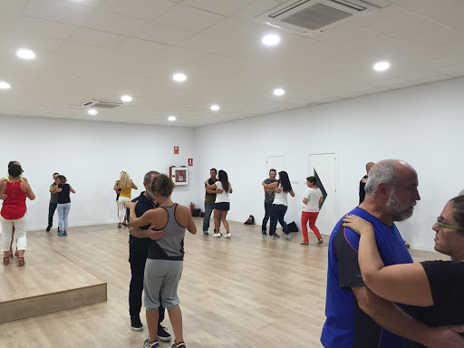 Escuela ¡Baila! con Pura Pasión - Academia de baile en Málaga - Clases de Salsa y Bachata