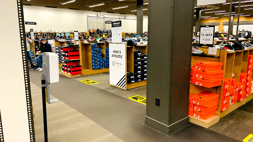 Shoe Store «DSW Designer Shoe Warehouse», reviews and photos, 113 Mill Plain Rd, Danbury, CT 06811, USA