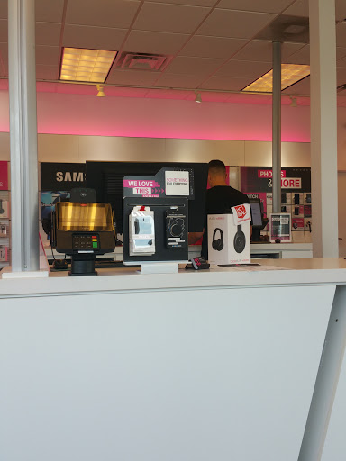 Cell Phone Store «T-Mobile», reviews and photos, 37310 S Gratiot Ave, Charter Twp of Clinton, MI 48036, USA