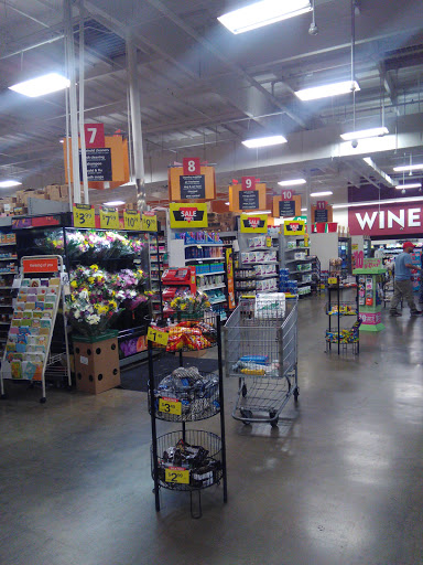Grocery Store «Food 4 Less», reviews and photos, 4400 Slauson Ave, Maywood, CA 90270, USA