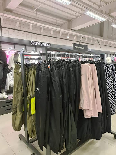 Sporting Goods Store «Nike Factory Store», reviews and photos, 5195 Factory Shops Blvd, Ellenton, FL 34222, USA