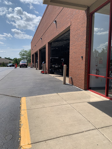 Tire Shop «Discount Tire Store - Aurora, IL», reviews and photos, 2445 Augusta Way, Aurora, IL 60506, USA