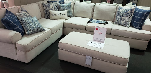Furniture Store «Value City Furniture», reviews and photos, 4095 Richmond Rd, Warrensville Heights, OH 44122, USA