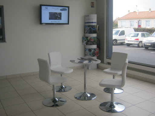 Photo 1 - GARAGE DU PARC TONY SUAUDEAU AGENT PEUGEOT