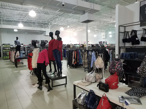 Department Store «Saks OFF 5TH», reviews and photos, 3310 Livermore Outlets Dr, Livermore, CA 94551, USA