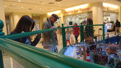 Shopping Mall «The Shops At Kenilworth», reviews and photos, 800 Kenilworth Dr, Towson, MD 21204, USA