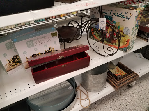 Clothing Store «Ross Dress for Less», reviews and photos, 3024 Wake Forest Rd, Raleigh, NC 27609, USA