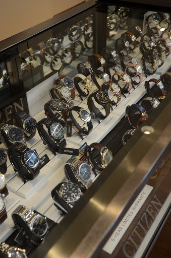 Jewelry Store «Oak Park Jewelers», reviews and photos, 101 S Marion St, Oak Park, IL 60302, USA