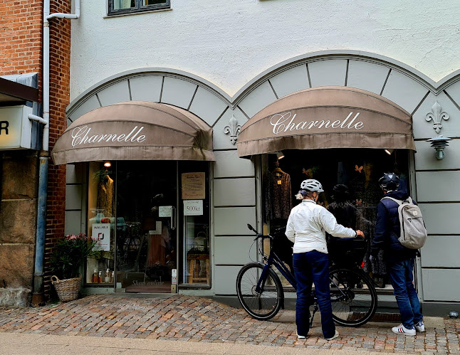 Ensomhed Lige Alligevel Anmeldelser af Charnelle Rungsted (Tøjbutik) i Hørsholm (Hovedstaden)