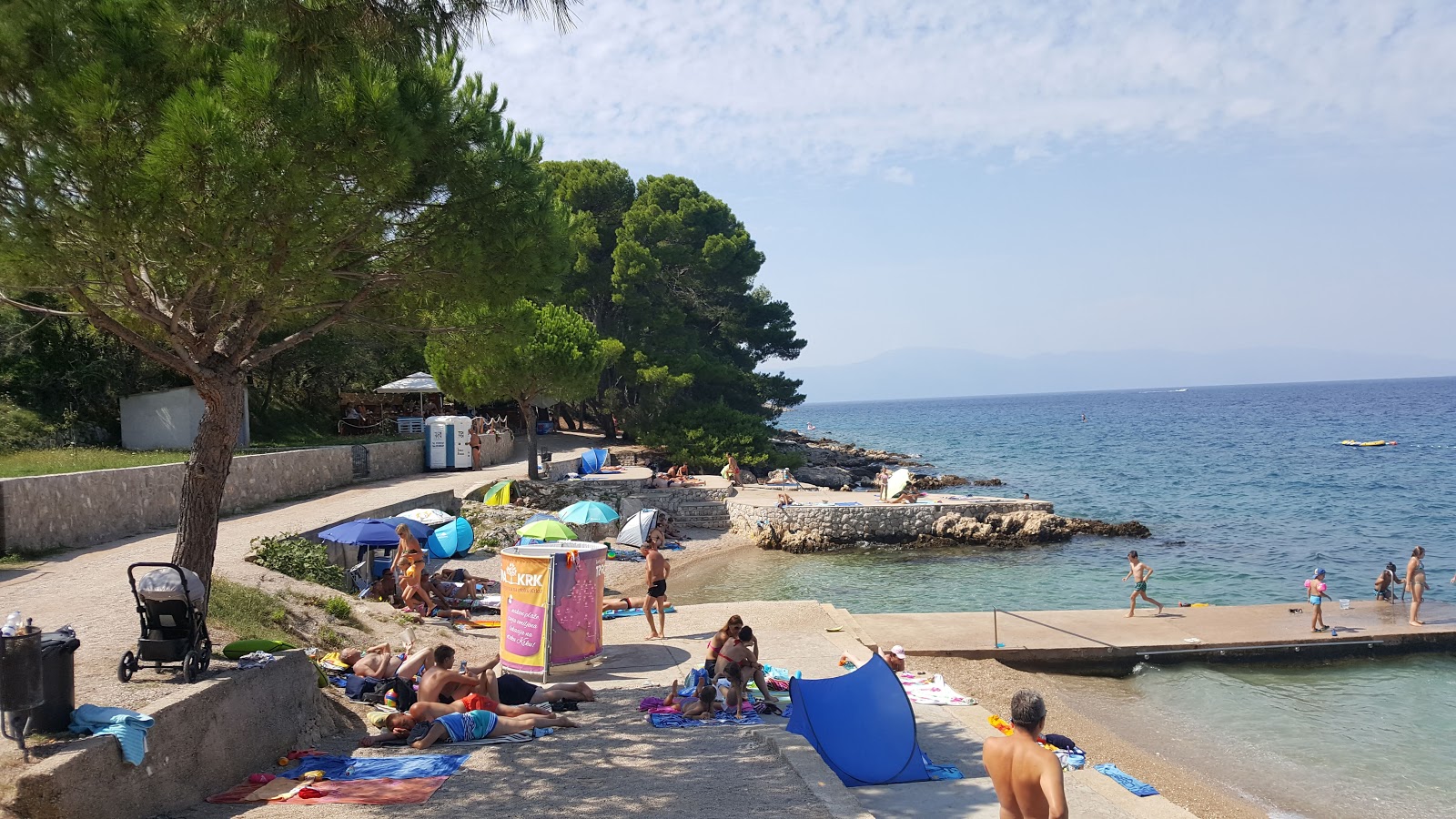 Foto von Uhlic beach mit beiger sand & kies Oberfläche