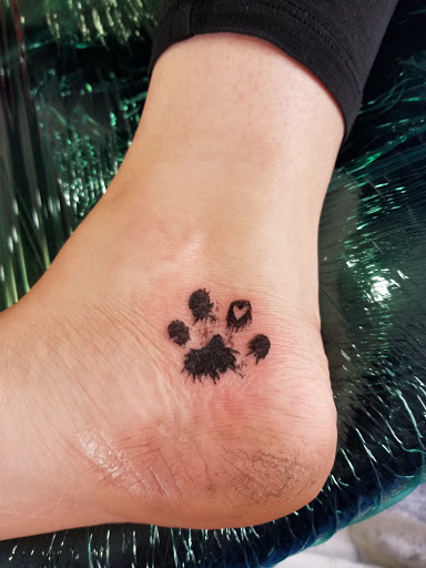 Tattoo Shop «Hot Spot Tattoo & Piercings», reviews and photos, 800 2nd St, Coralville, IA 52241, USA