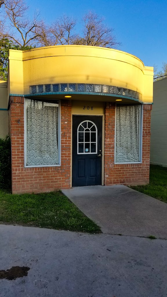 Studio 208 76043