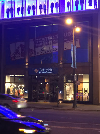Sportswear Store «Columbia Sportswear», reviews and photos, 830 N Michigan Ave, Chicago, IL 60611, USA