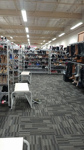 Clothing Store «Burlington Coat Factory», reviews and photos, 60 Newport Ave, Rumford, RI 02916, USA
