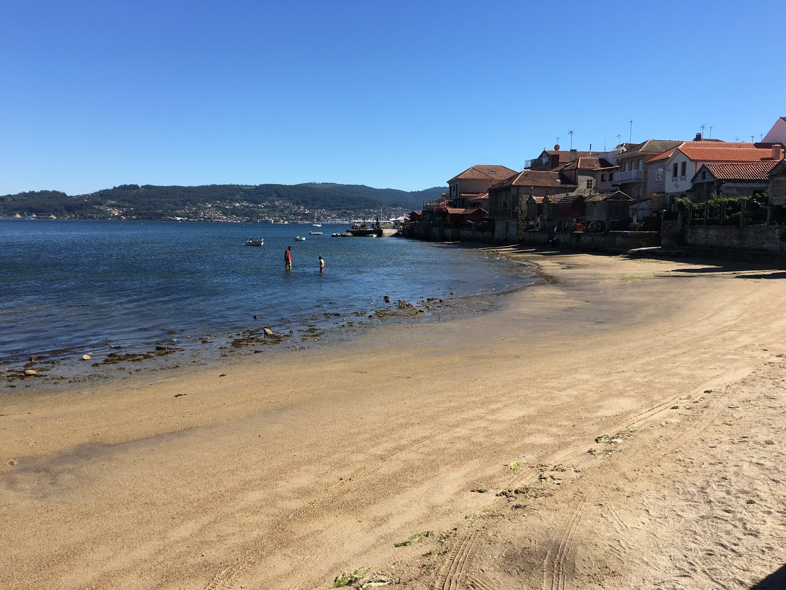 Foto di Praia do Padron con una superficie del sabbia beige