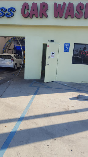Car Wash «Wildwater Express Carwash», reviews and photos, 17042 Beach Blvd, Huntington Beach, CA 92647, USA