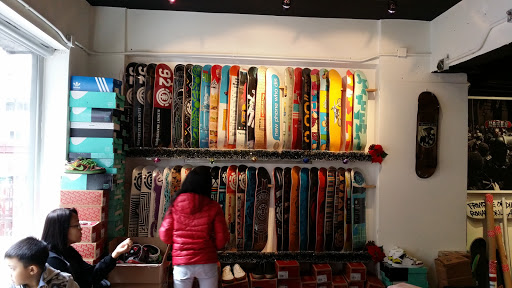 HKIT Skateboard Shop