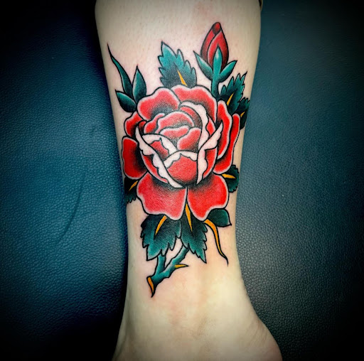 Explore finger tattoo ideas for females, creative tattoo ideas in Houston, available at 713 Tattoo Parlour