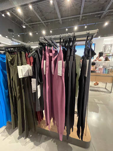 Sportswear Store «lululemon», reviews and photos, 2223 N Westshore Blvd #264, Tampa, FL 33607, USA